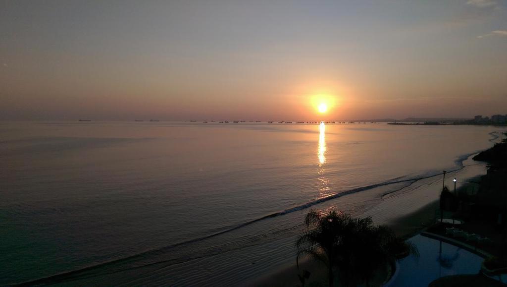 Lindo Departamento Al Pie De Playa Edificio Torre Oceanica Daire Salinas  Dış mekan fotoğraf